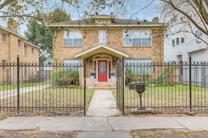 House (4 Bedrooms) | Front of property
