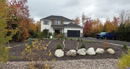 Peaceful, spacious 2bed 1 bath in new home near lake