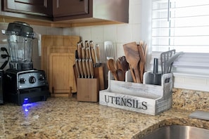 A kitchen with a blender, knives, and utensils on the counter. - Five minutes from Baptist Health and UK Hospital! Complete relaxation and quiet! (Lexington)