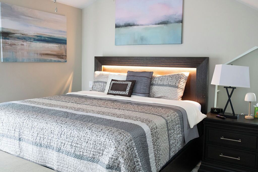 3 habitaciones, tabla de planchar con plancha, wifi y ropa de cama 