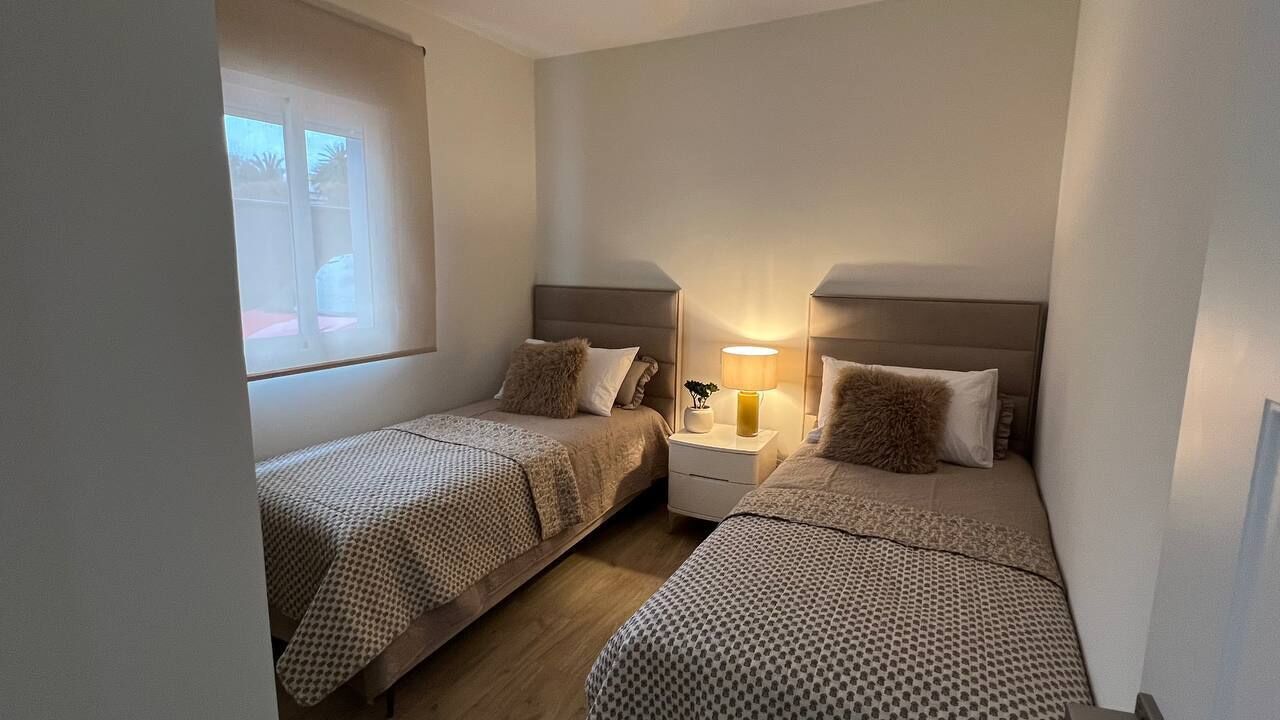 5 bedrooms, iron/ironing board, WiFi, bed sheets