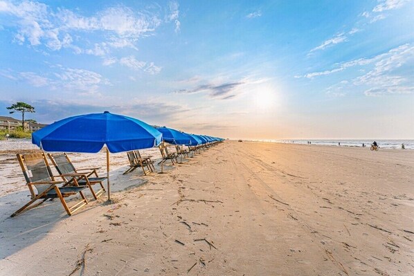 Beach - 51 Ocean Club: Oceanfront Villa. 2BD/2BA/Hosts 6 (Hilton Head Island)