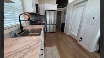 Fridge, microwave, dishwasher, coffee/tea maker
