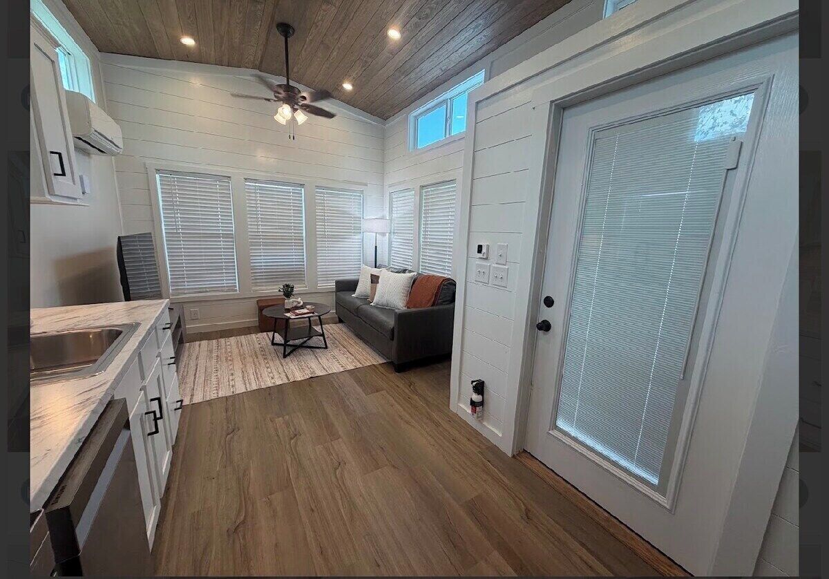 Riverfront Tiny House W/ Ms River Views & Parking - Vicksburg, MS