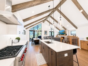 Coffee/tea maker, fridge, microwave, oven - Firework Views from the Private Hot Tub, Luxury Sierra Colina Retreat (SC109) (Stateline)