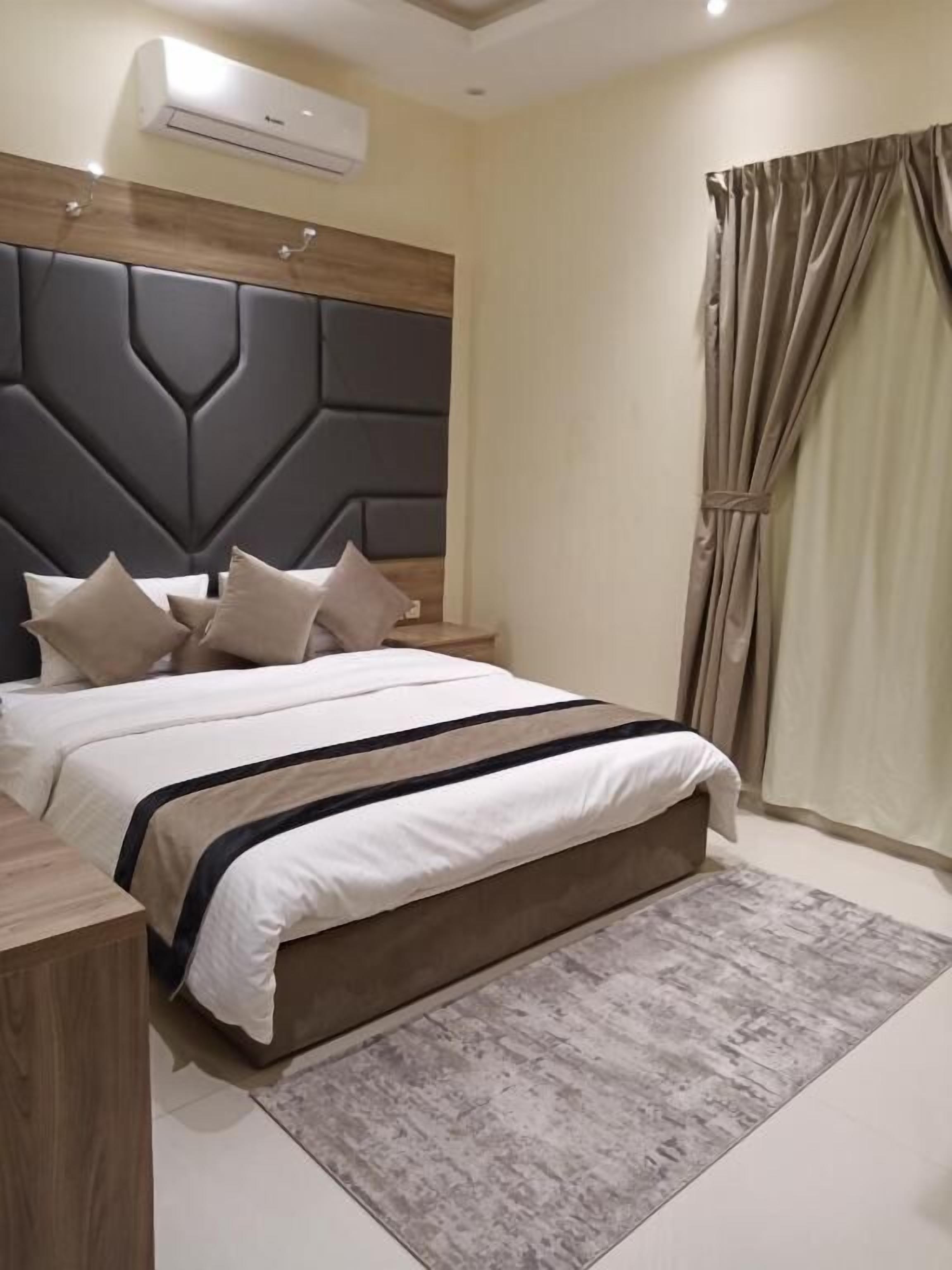 In-room safe, laptop workspace, free WiFi
