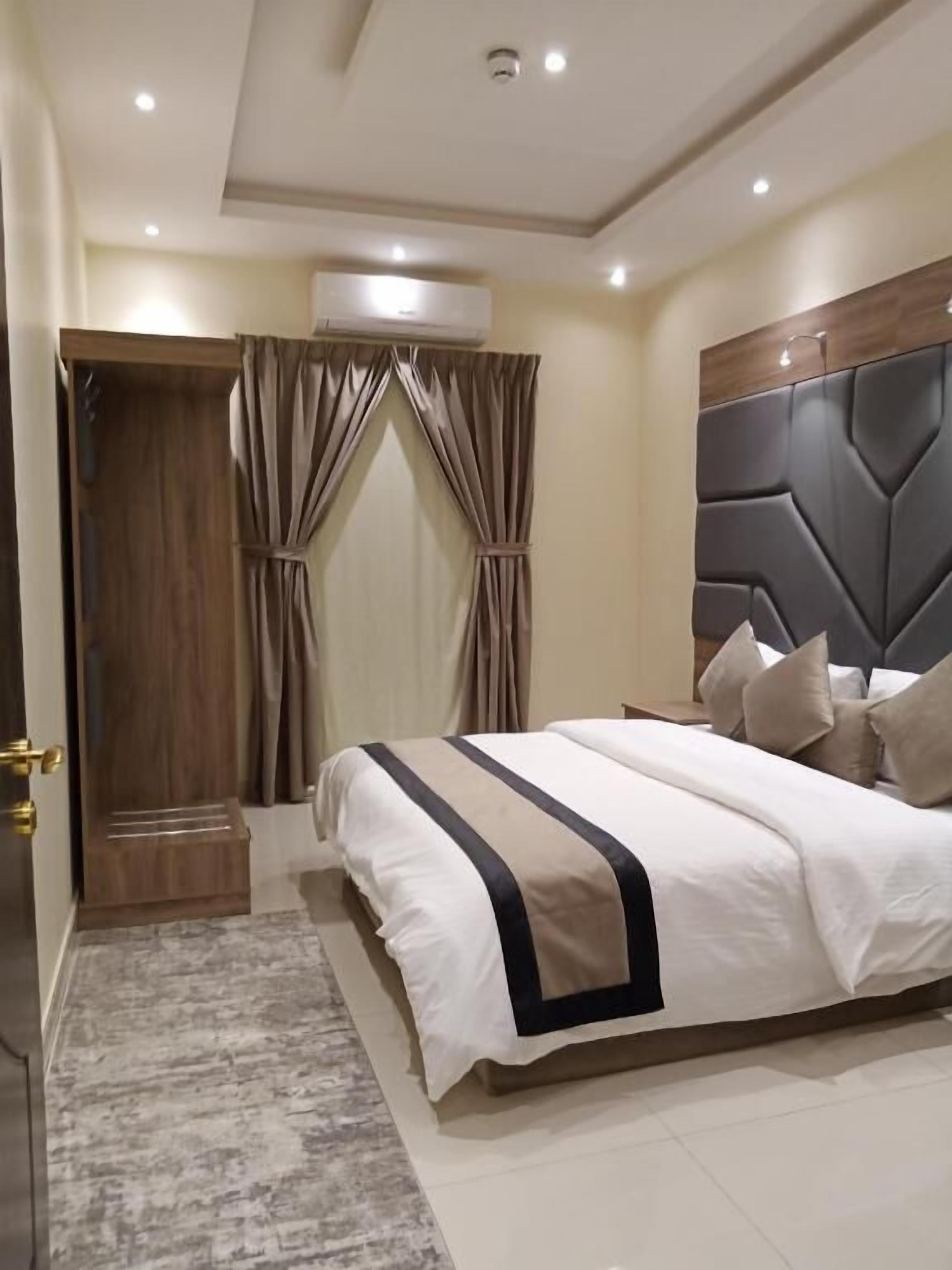 In-room safe, laptop workspace, free WiFi