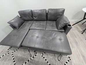 Living area - Spacious & Cozy Brighton Getaway w/ps5— Great for Family or Business Stays (Saskatoon)
