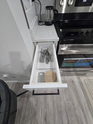 Private kitchen - Spacious & Cozy Brighton Getaway w/ps5— Great for Family or Business Stays (Saskatoon)