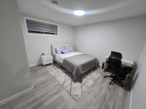 Room - Spacious & Cozy Brighton Getaway w/ps5— Great for Family or Business Stays (Saskatoon)
