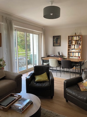 Smart-TV, DVD-Player, Bücher, Drucker