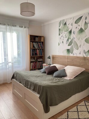2 Schlafzimmer, Schreibtisch, Bügeleisen/Bügelbrett, kostenloses WLAN