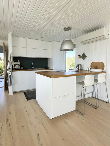 Holiday home with sea view at Helgenæs
