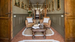Unclassified image, 5 of 60, button - Grand Canal Luxury Apartment with Private Terrace Steps from St. Mark's Square (Venezia)