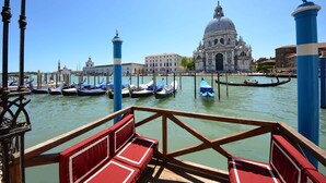 Unclassified image, 4 of 60, button - Grand Canal Luxury Apartment with Private Terrace Steps from St. Mark's Square (Venezia)