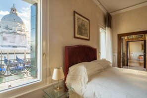 5 Schlafzimmer, Schreibtisch, Bügeleisen/Bügelbrett, Reisekinderbett