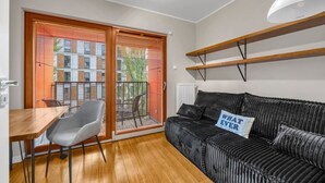 TV - Warsaw Prestige Apt- 76m2, Parking & Balconies (Warszawa)