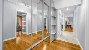 Interior - Warsaw Prestige Apt- 76m2, Parking & Balconies (Warszawa)
