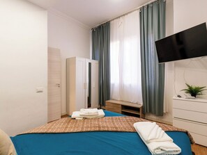 Free WiFi - Lovely apartment for 6 people with A/C, WIFI and balcony (Sanremo)