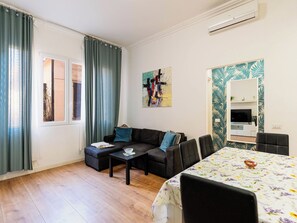Living area - Lovely apartment for 6 people with A/C, WIFI and balcony (Sanremo)