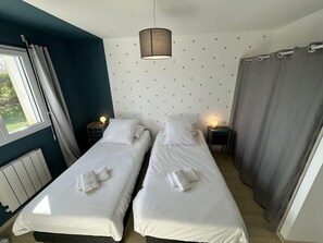 Apartment | 3 bedrooms, individually furnished, laptop workspace, iron/ironing board - Elegant House With Beautiful Seaview (Plouarzel)