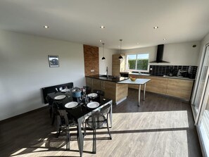 Dining - Elegant House With Beautiful Seaview (Plouarzel)