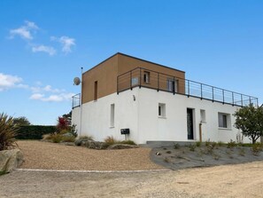 Apartment | Exterior - Elegant House With Beautiful Seaview (Plouarzel)