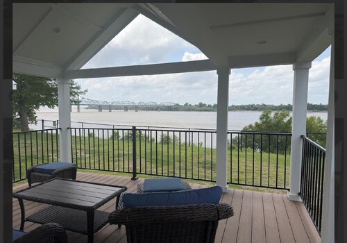 RiverStone | Mississippi River Retreat