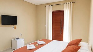 Comfort Suite, 1 Queen Bed, Private Bathroom, Garden View