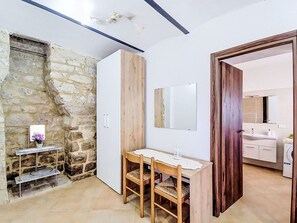 Interior - Nice apartment for 8 people with WIFI, A/C, TV and panoramic view (Archi)