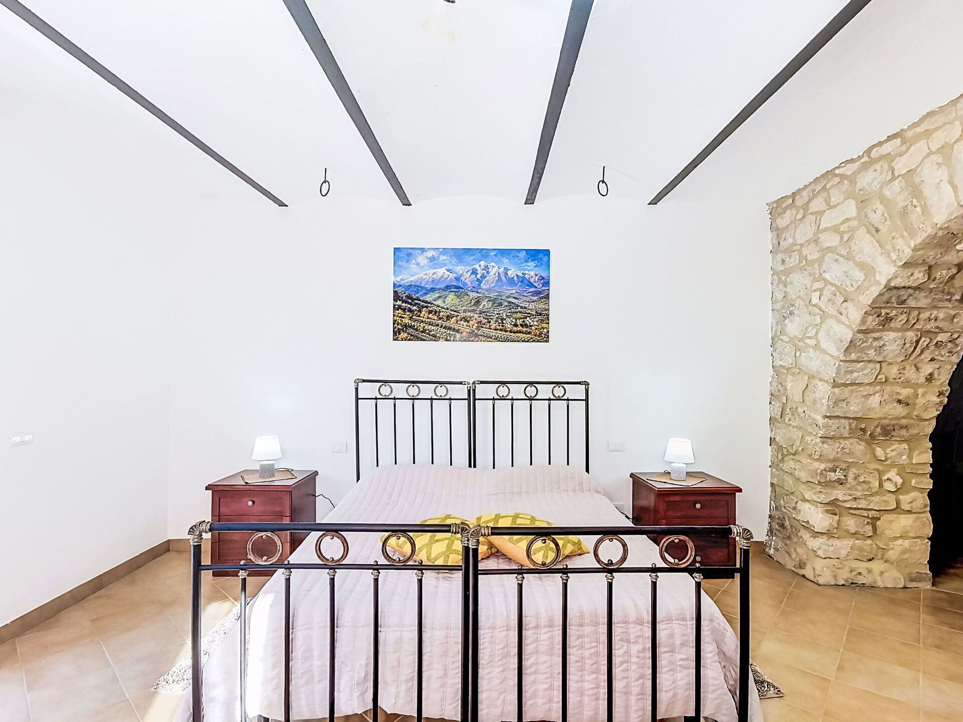 Möbel, Interior Design, Fussboden, Flooring, Decke, Wohnung, Bett, Schlafzimmer, Zimmer, Bettrahmen