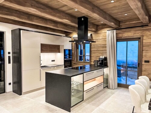 Beautiful private villa for 12 guests with WIFI and TV