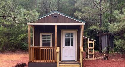 West Hollow: Private Off-Grid Reset Cabin for One near Boaz