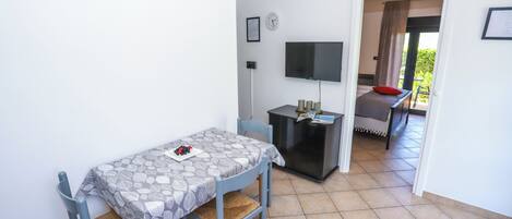 1 bedroom, in-room safe, iron/ironing board, free WiFi