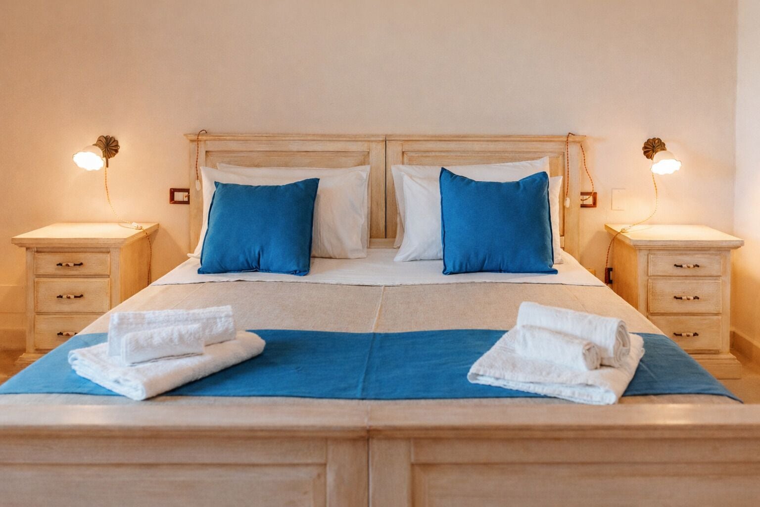 2 bedrooms, iron/ironing board, Internet, bed sheets