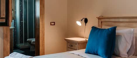 2 bedrooms, iron/ironing board, Internet, bed sheets