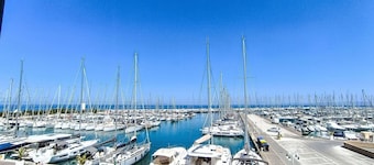 Nice apartment for 6 people with WIFI, A/C, balcony and pets allowed