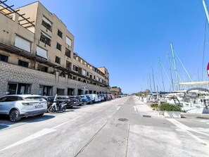 Estacionamiento en la propiedad 