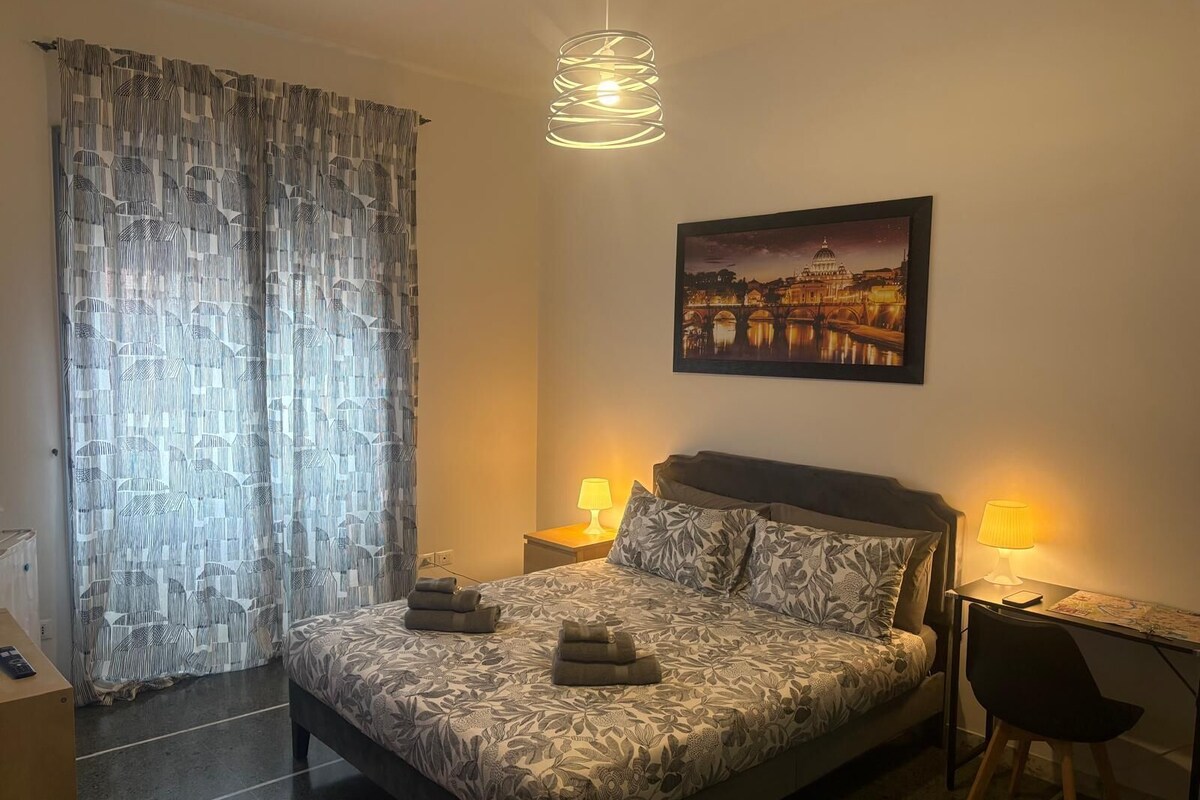 Habitación triple Deluxe, vistas a la ciudad | Minibar (con algunos artículos gratuitos) y wifi gratis