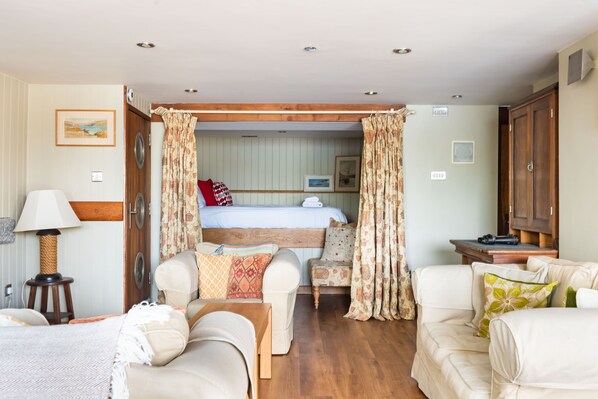 Iron/ironing board, WiFi, bed sheets - Castle House Studio - Three Bedroom Cottage, Sleeps 6 (Fowey)