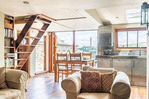 TV - Castle House Studio - Three Bedroom Cottage, Sleeps 6 (Fowey)