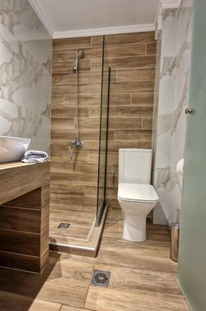 Deluxe Triple Room, Balcony, Mountain View | Bilik Mandi