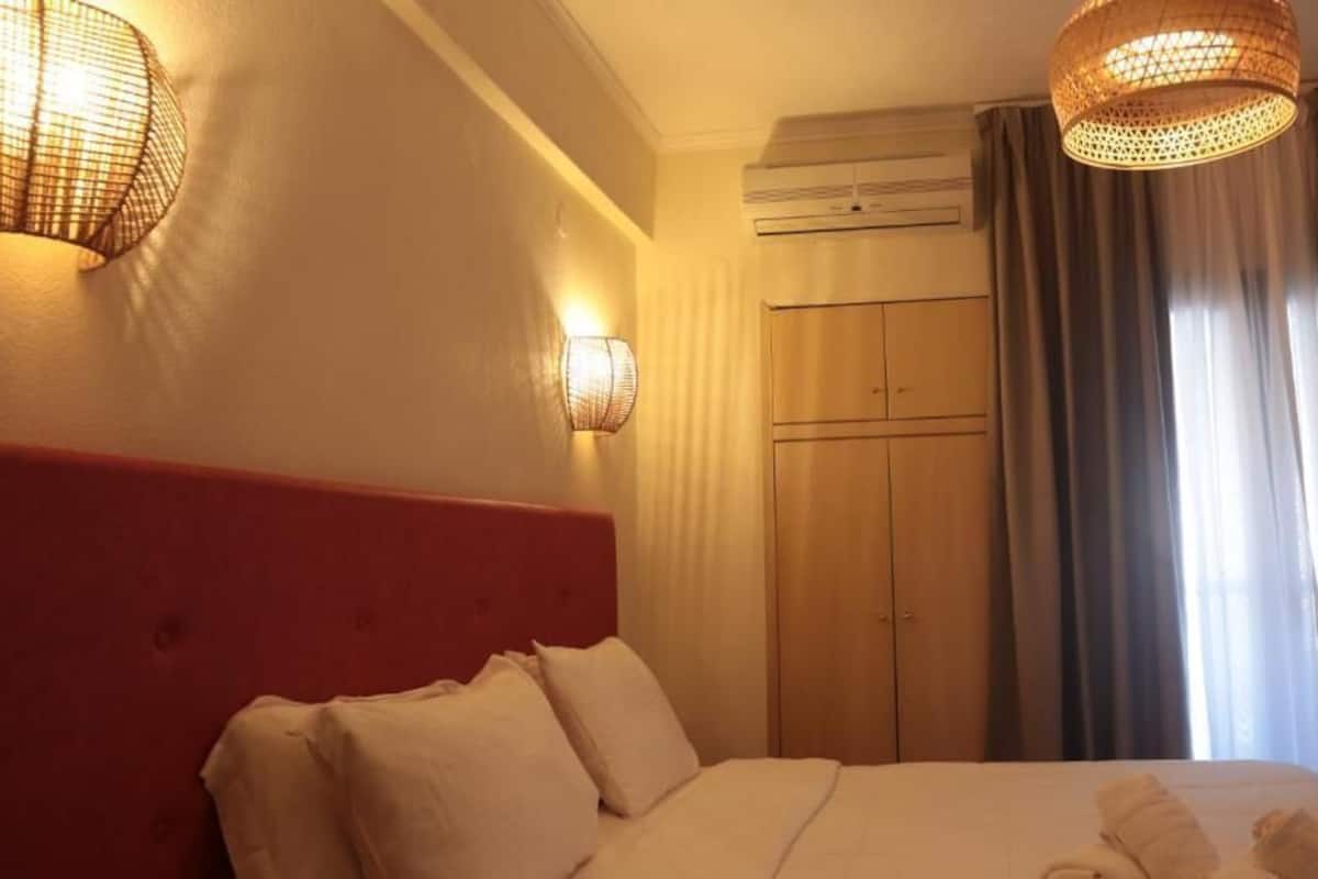 Chambre Double Standard, balcon, vue partielle sur la mer | Coffres-forts dans les chambres, Wi-Fi gratuit