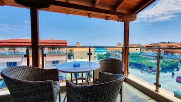 Deluxe Triple Room, Balcony, Sea View | Outdoor dining