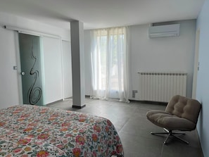2 bedrooms, iron/ironing board, internet, bed sheets - Apartment in a Basque-style house, with a tree-lined garden, pool, hot tub, and ocean views; ideal for 6 people. (Briscous)