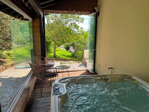 Terrace/patio - Apartment in a Basque-style house, with a tree-lined garden, pool, hot tub, and ocean views; ideal for 6 people. (Briscous)