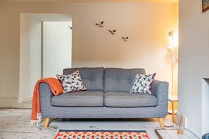 Smart TV - Little Bird, by the sea in Deal (Deal)