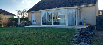 Spacious 5-bedroom house with a veranda