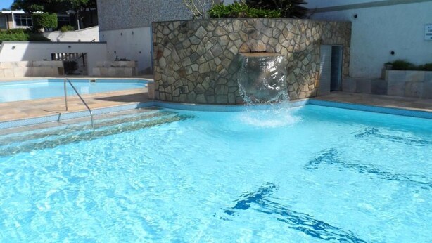 Piscina externa, guarda-sóis