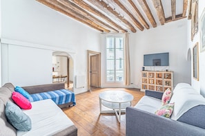 Living area - Heart of the Latin Quarter - Apartment with Elevator & Wi-Fi (Paris)